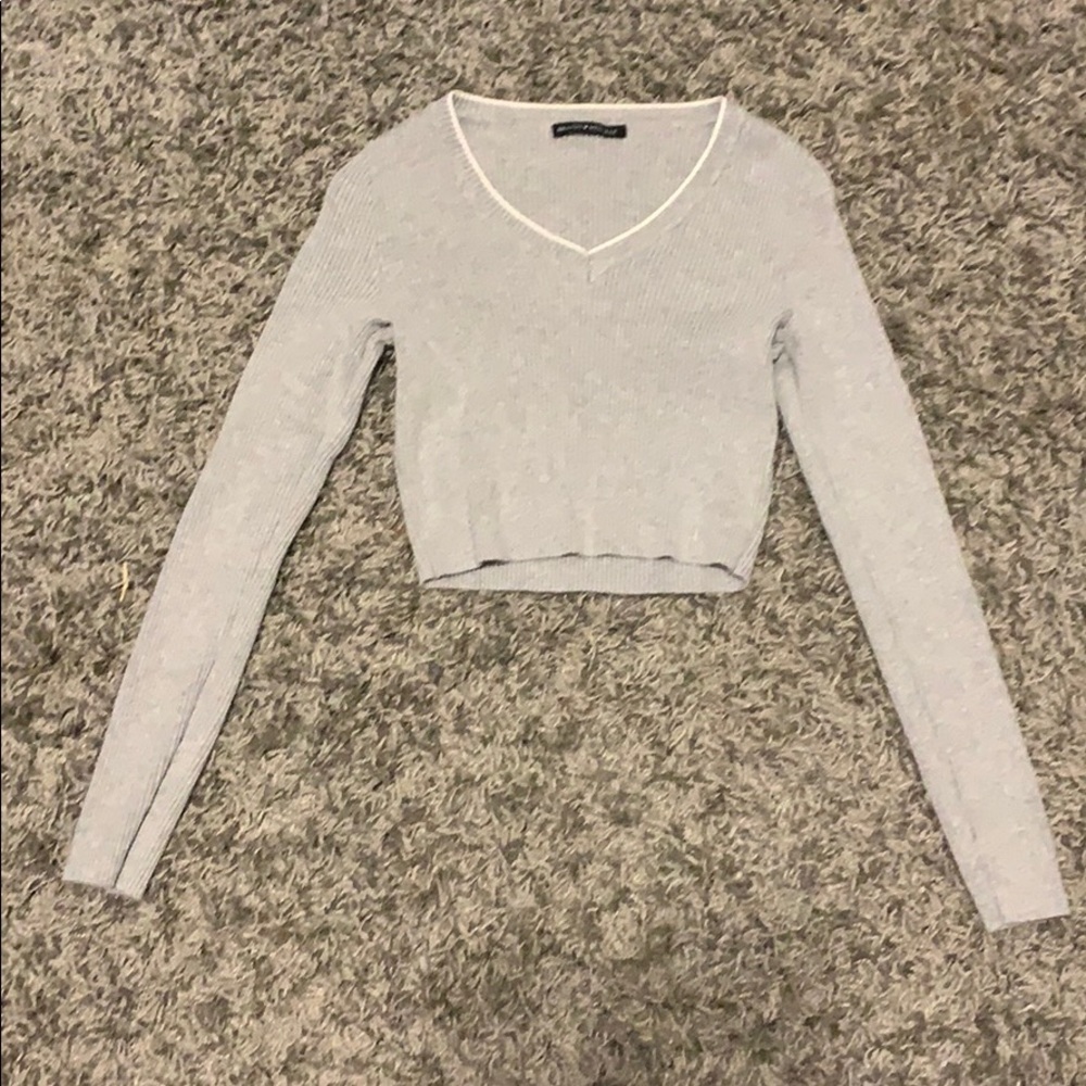Long sleeve cropped brandy melville top